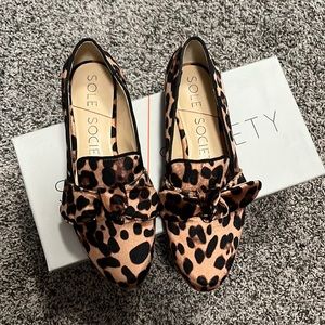 Leopard velvet loafers
